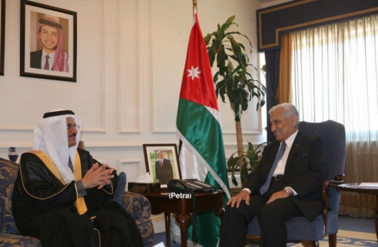 النسور يلتقي وزير الاقتصاد الاماراتي