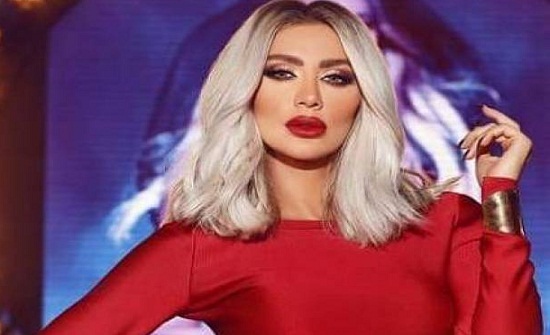 بالفيديو - مايا دياب تقود دراجة ضخمة وتكشف عن هوية طبيبها النفسي بالفيديو - مايا دياب تقود دراجة ضخمة وتكشف عن هوية طبيبها النفسي