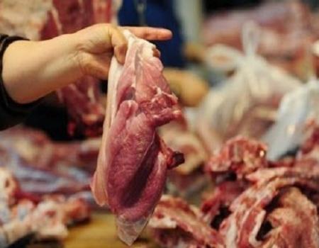 اتلاف بقايا لحوم وجلود تحضر كمواد غذائية في مطعم باربد