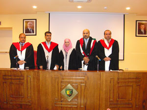 مناقشة رسالة ماجستير في كلية عمان الجامعية