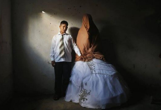 بالصور.. غزة تحتفل بأصغر عروسين بالصور.. غزة تحتفل بأصغر عروسين