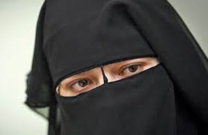 نزع النقاب عن النساء أصبح مباحاً للشرطة الأسترالية نزع النقاب عن النساء أصبح مباحاً للشرطة الأسترالية