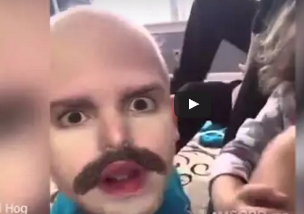 شاهد.. رد فعل طفلين ظهر لهما شارب