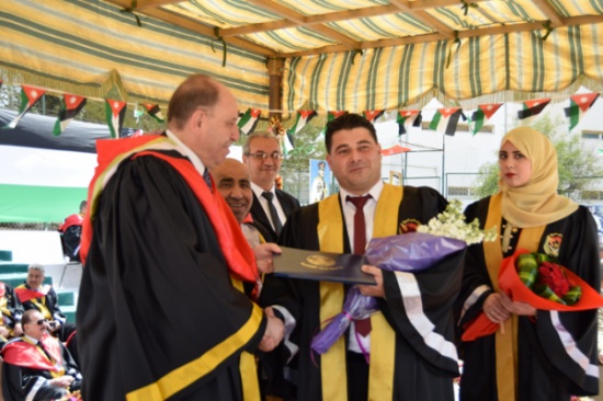 إربد الأهلية تحتفل بتخريج الفوج التاسع عشر من طلبة كلية العلوم الإدارية والمالية