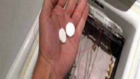 وضعت حبتين من الاسبيرين في الغسالة فتفاجأت بما حدث للملابس! وضعت حبتين من الاسبيرين في الغسالة فتفاجأت بما حدث للملابس!