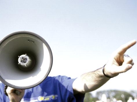 الطفيلة : دعوات عبر مكبرات الصوت لمقاطعة ترخيص المركبات