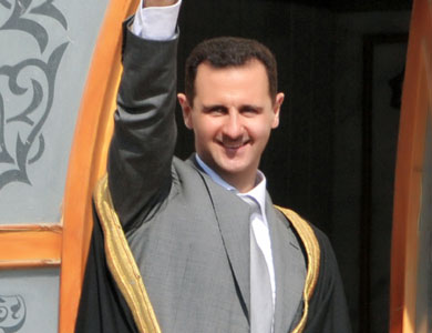 الأسد يحتفل بعيد ميلاده الأسد يحتفل بعيد ميلاده