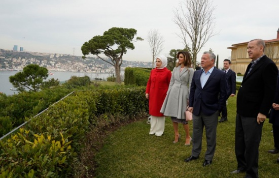 الملك يلتقي أردوغان في قصر وحيد الدين بإسطنبول الملك يلتقي أردوغان في قصر وحيد الدين بإسطنبول