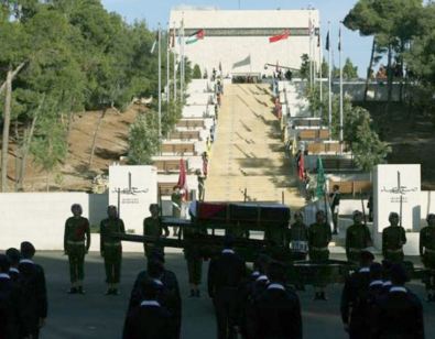 زين تتبرع بمليوني دينار لصندوقي أسر الشهداء وأفراد القوات المسلحة