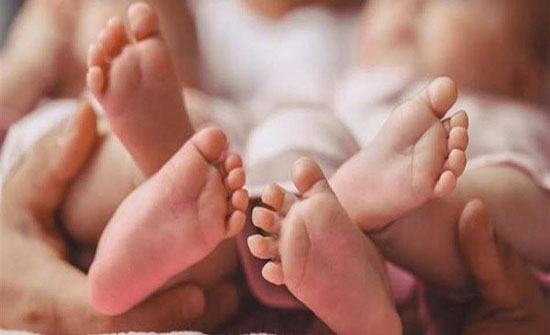 حادثة غريبة.. أمٌّ تنجب توأماً بفارق 80 كلم! حادثة غريبة.. أمٌّ تنجب توأماً بفارق 80 كلم!