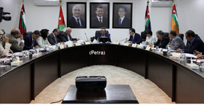اللجنة الوزارية للامركزية تناقش تقسيم الدوائر الانتخابية للمحافظات اللجنة الوزارية للامركزية تناقش تقسيم الدوائر الانتخابية للمحافظات