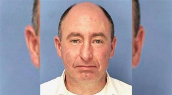 متهم يشتري 1000 نسخة من صحيفة لإخفاء خبر اعتقاله!