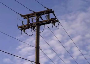 مواطنو الغور الصافي يشتكون من انقطاع التيار الكهربائي 