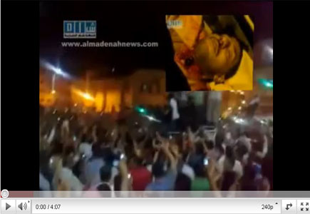 إسكات مغني الثورة السورية ابراهيم القاشوش في حماة وقطع حنجرته ( فيديو )