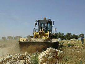 حملة لازالة الاعتدائات على اراضي حرجية في جرش (صور)