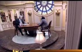 بالفيديو - مطرب مصري يتعرض لموقف موجع على الهواء.. وهذا ردّ فعل المذيع! بالفيديو - مطرب مصري يتعرض لموقف موجع على الهواء.. وهذا ردّ فعل المذيع!