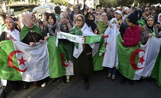 إحباط عملية انتحارية في الجزائر.. واعتقال المهاجم إحباط عملية انتحارية في الجزائر.. واعتقال المهاجم