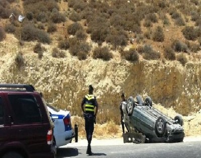 تدهور مركبة في شارع الاردن