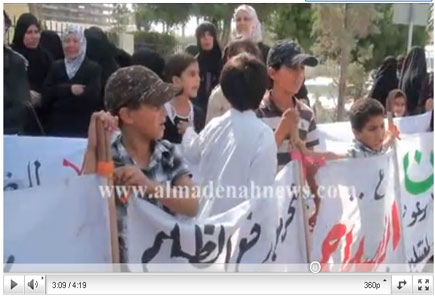 أطفال السلفيين للحكومة في اعتصام أمام النواب : عذبتونا شردتونا بدنا أبونا ( فيدو ) 