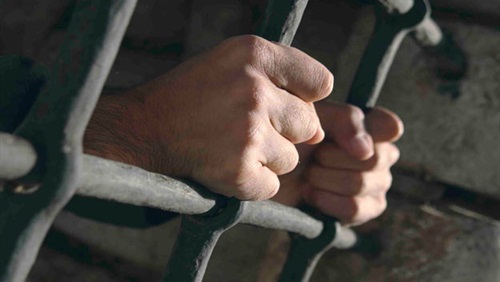 «حاميها حراميها».. حبس مدير مصلحة الضرائب لتهربه من الضرائب «حاميها حراميها».. حبس مدير مصلحة الضرائب لتهربه من الضرائب