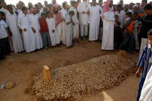 تحرك في قبره ... ثم مات في المستشفى 