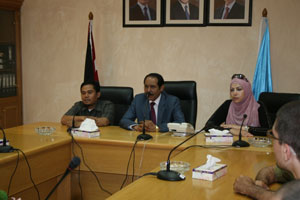 رئيس جامعة الزرقاء يلتقي وفداً من طلبة  الجالية الاندونيسية