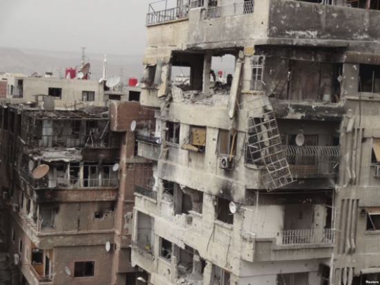 عشرات القتلى والجرحى في قصف جوي ومدفعي على ريف دمشق