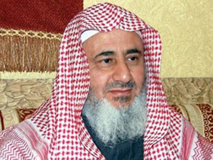 الشيخ العبيكان يُبيح سفر المرأة من دون محرم ويستغرب "تناقض" الرافضين