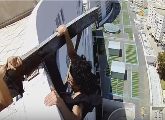 بالفيديو: إحبس أنفاسك وشاهد هؤلاء الشباب