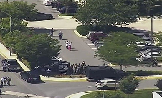 فيديو : قتلى بإطلاق نار بصحيفة أميركية.. وأنباء عن اعتقال المهاجم