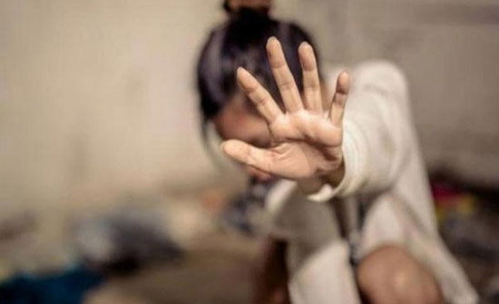 عصابة تستدرج فتاة للإمارات وتجبرها على الرذيلة