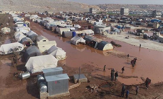 إدلب.. نزوح 20 ألف مدني نحو الحدود التركية إدلب.. نزوح 20 ألف مدني نحو الحدود التركية