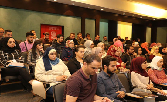 "عمان العربية" تدمج الجانب العملي في التعليم بغرفة محاكاة حول عمل البورصة