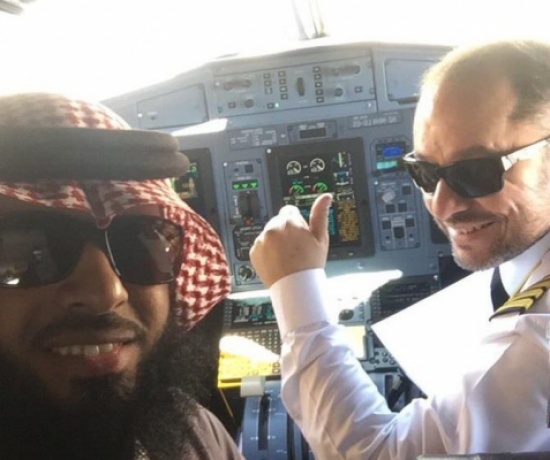 شاهد.. ماذا فعل سعودي تفاجأ بأنه الراكب الوحيد على متن طائرة شاهد.. ماذا فعل سعودي تفاجأ بأنه الراكب الوحيد على متن طائرة