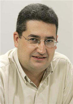 على رصيف الانتظار: إلى متى؟ على رصيف الانتظار: إلى متى؟