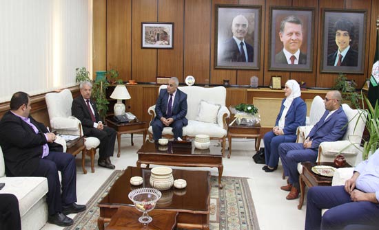 رئيس اليرموك يلتقي الهيئة الإدارية لنادي العاملين بالجامعة رئيس اليرموك يلتقي الهيئة الإدارية لنادي العاملين بالجامعة