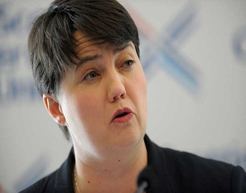 زعيمة حزب المحافظين الأسكتلندي تطالب بالدفاع عن المسلمات وتؤكد: “النقاب” كما ارتداء “الصليب “