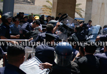 مسيرات و أحداث الجمعة في محافظات المملكة ( صور و فيديو من الاشتباكات و المحافظات ) مسيرات و أحداث الجمعة في محافظات المملكة ( صور و فيديو من الاشتباكات و المحافظات )