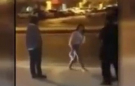 فيديو: فتاة سكرانة تثير الفوضى في الشارع