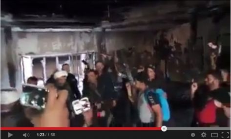 شاهد كيف تحتفل ميليشات بعد حرقها ضريح صدام