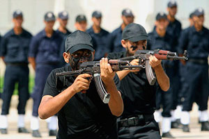 يديعوت أحرونوت: أكثر من 10 آلاف صاروخ في قطاع غزة يديعوت أحرونوت: أكثر من 10 آلاف صاروخ في قطاع غزة