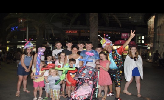 زوجان ينتظران طفلهما العشرين.. تخيل كم كان عمر الأم عند إنجاب أول طفل!