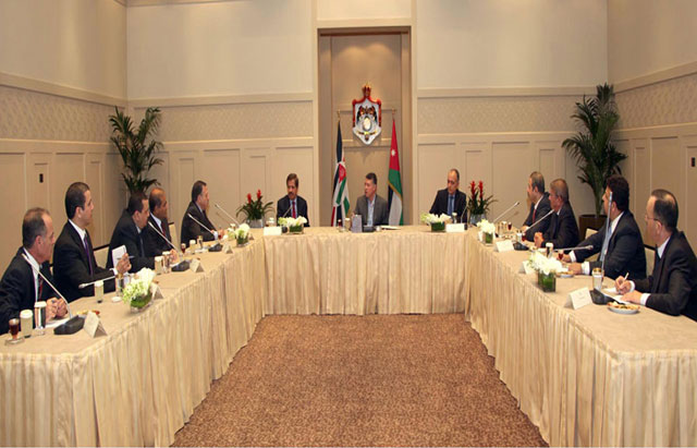 صحافيون وكتاب يناشدون القصر الملكي