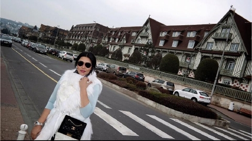 أحلام تستمتع بأجواء فرنسا برفقة زوجها..صور