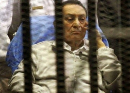 مبارك ينفي بكاءه: "أنا أبكي .. أكيد هما صوروا حد تاني" مبارك ينفي بكاءه: "أنا أبكي .. أكيد هما صوروا حد تاني"