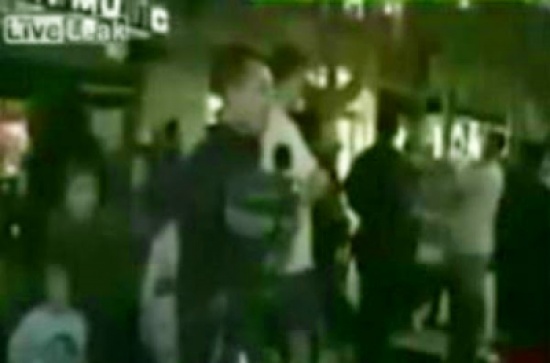 مسلمة تصفع قس تطاول على الرسول