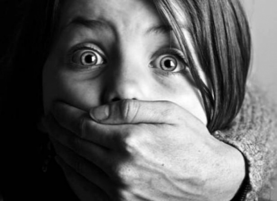 بالفيديو.. حاول خطف ابنتها وهذا ما فعلته! بالفيديو.. حاول خطف ابنتها وهذا ما فعلته!