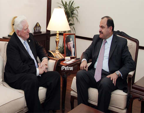 وزير الداخلية يلتقي وفدا اميركيا