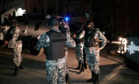 مشاجرة جماعية في إربد .. والأمن يتدخل مشاجرة جماعية في إربد .. والأمن يتدخل