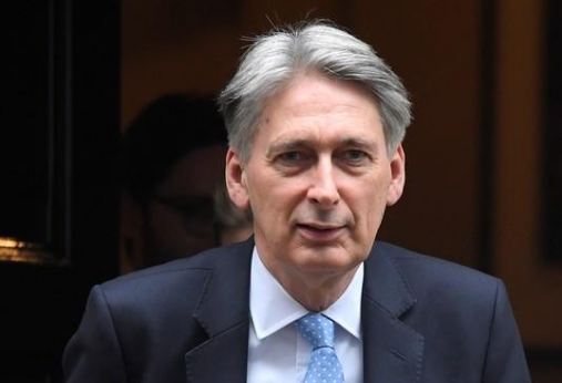 الحكومة البريطانية تبحث فرض ضريبة على منتجات بلاستيكية مضرة بالبيئة